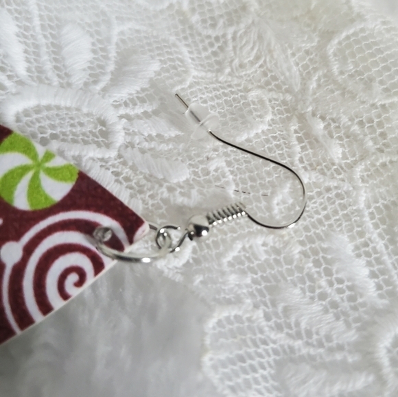 Tear Drop Faux Leather Geometric Christmas Peppermint Earrings NWT - Picture 6 of 7